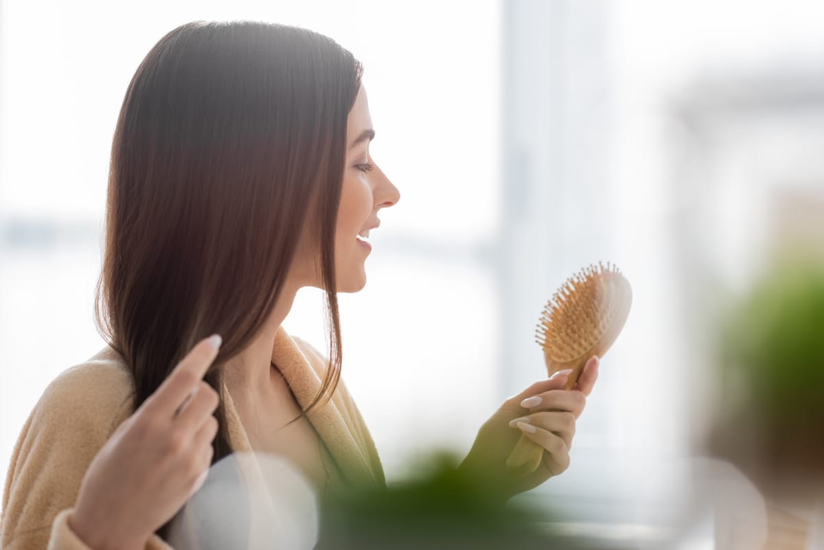 You Are Brushing Your Hair Wrong: The 3-Step Ritual to Stop Unnecessary Shedding